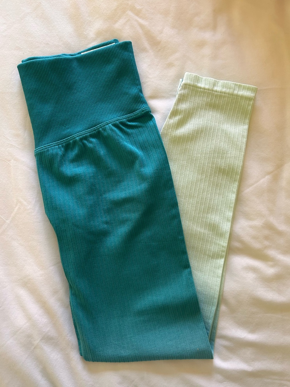 VS PINK Active Teal Ombre 7/8 Workout Leggings
Size: S
NWT